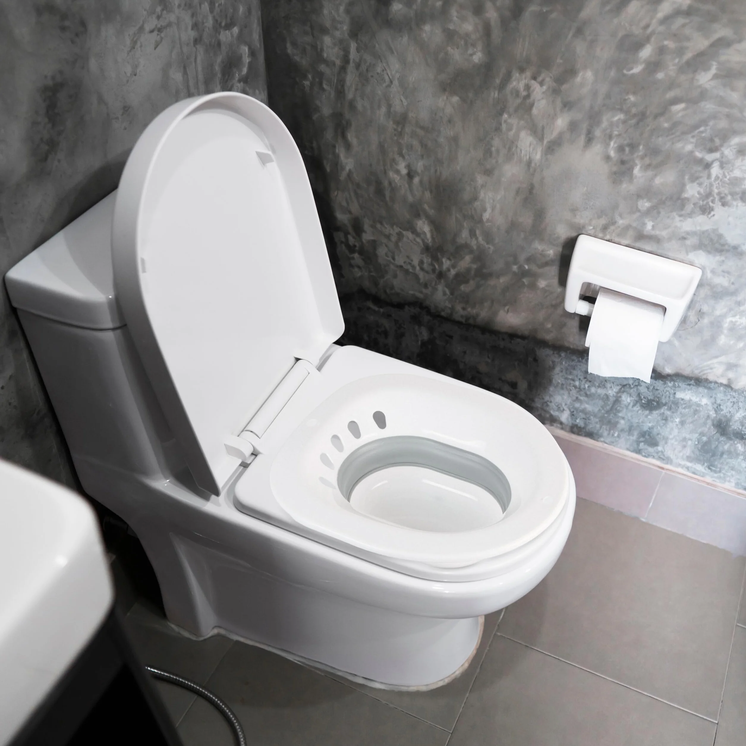 Relaxdays Bidet Pieghevole per WC, 12 x 36 x 39 cm, Igiene Intima, Plastica, Bianco/Grigio