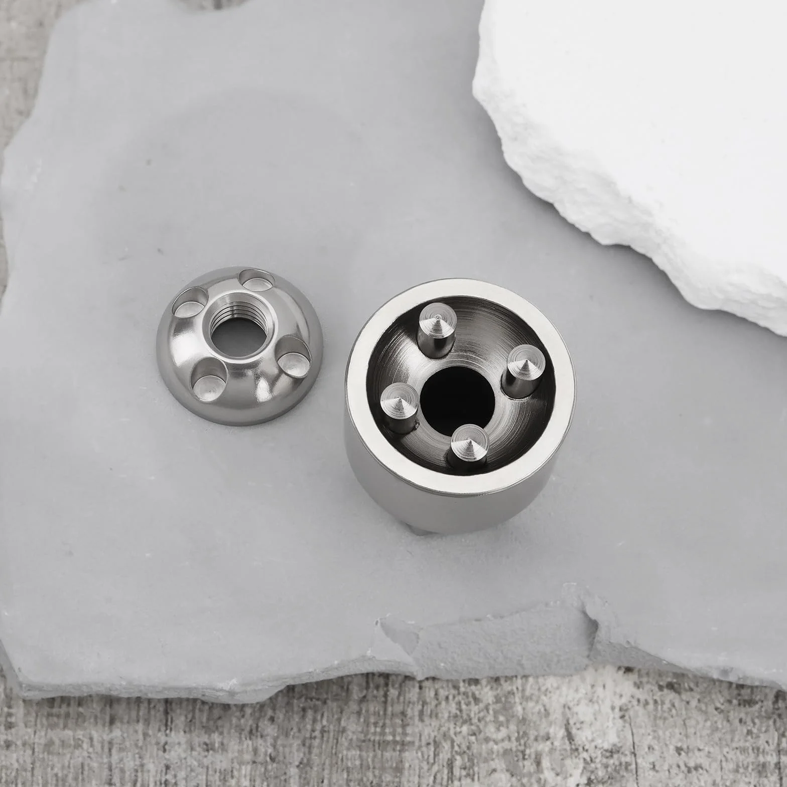 Kit Dadi Antifurto M8 4 Fori Acciaio Inox Portabici Tetto Tenda Sistema Solare Argento