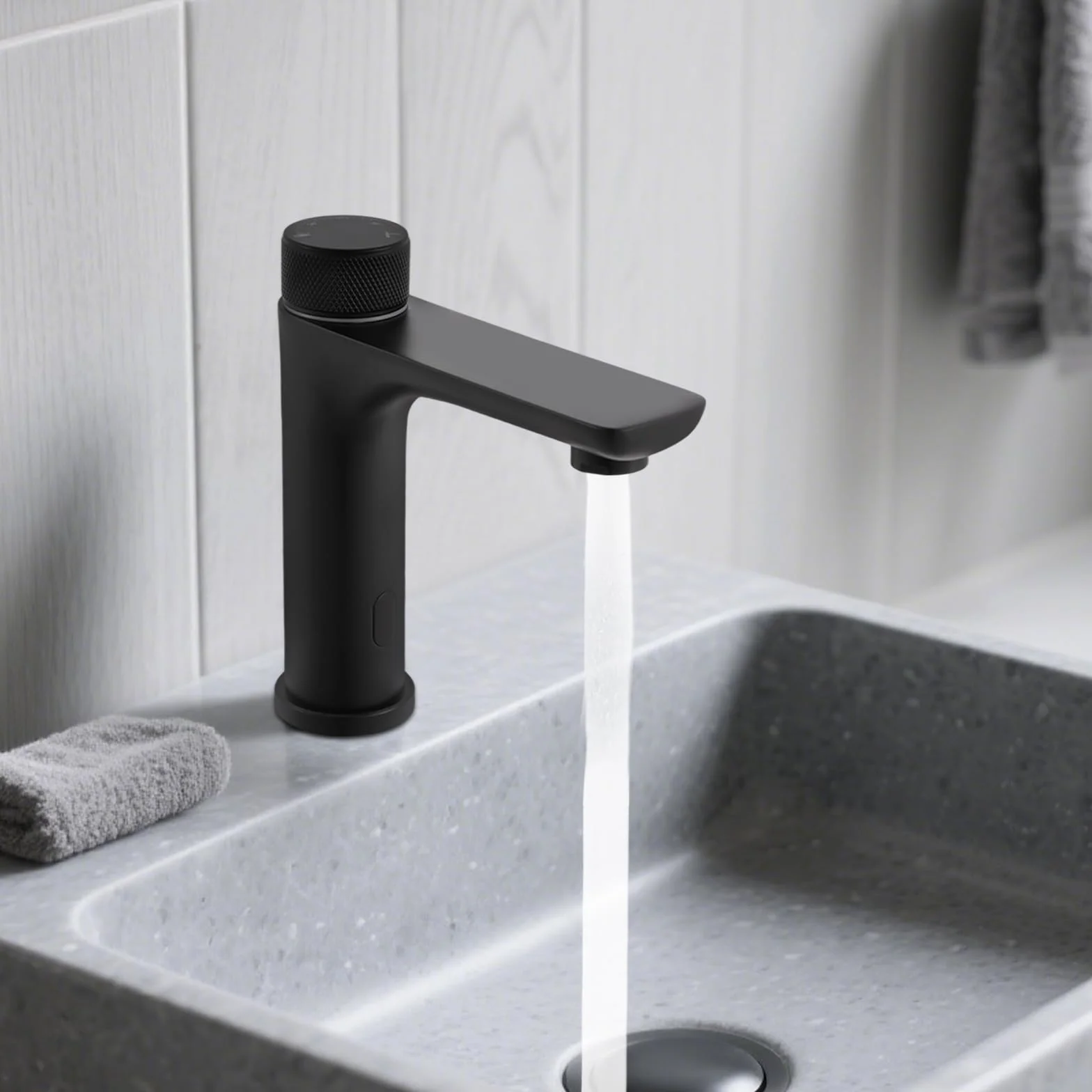 Rubinetto a infrarossi per bagno senza contatto nero