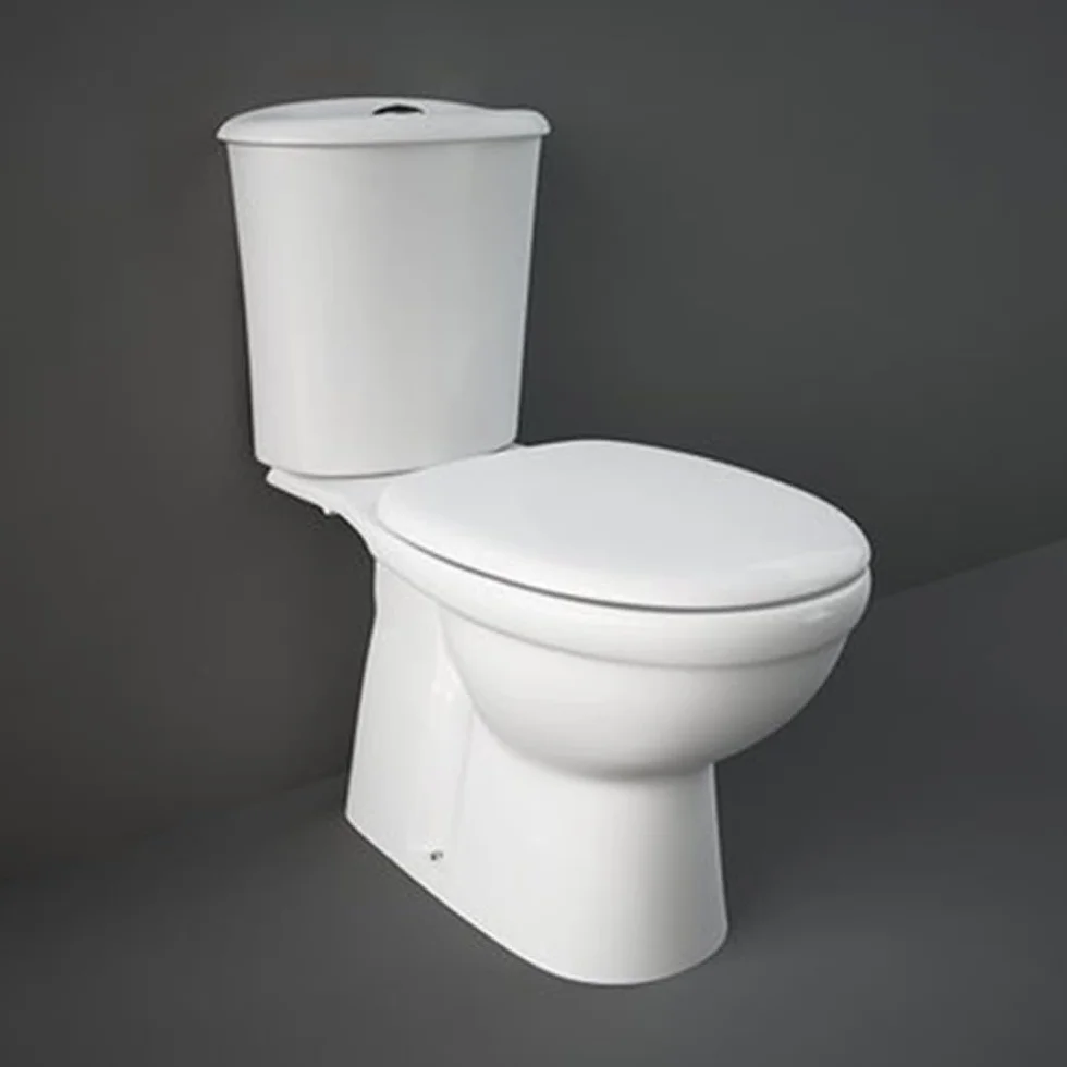 Vaso monoblocco tradizionale KARLA con scarico a pavimento e cassetta in ceramica, copriwc in termoindurente