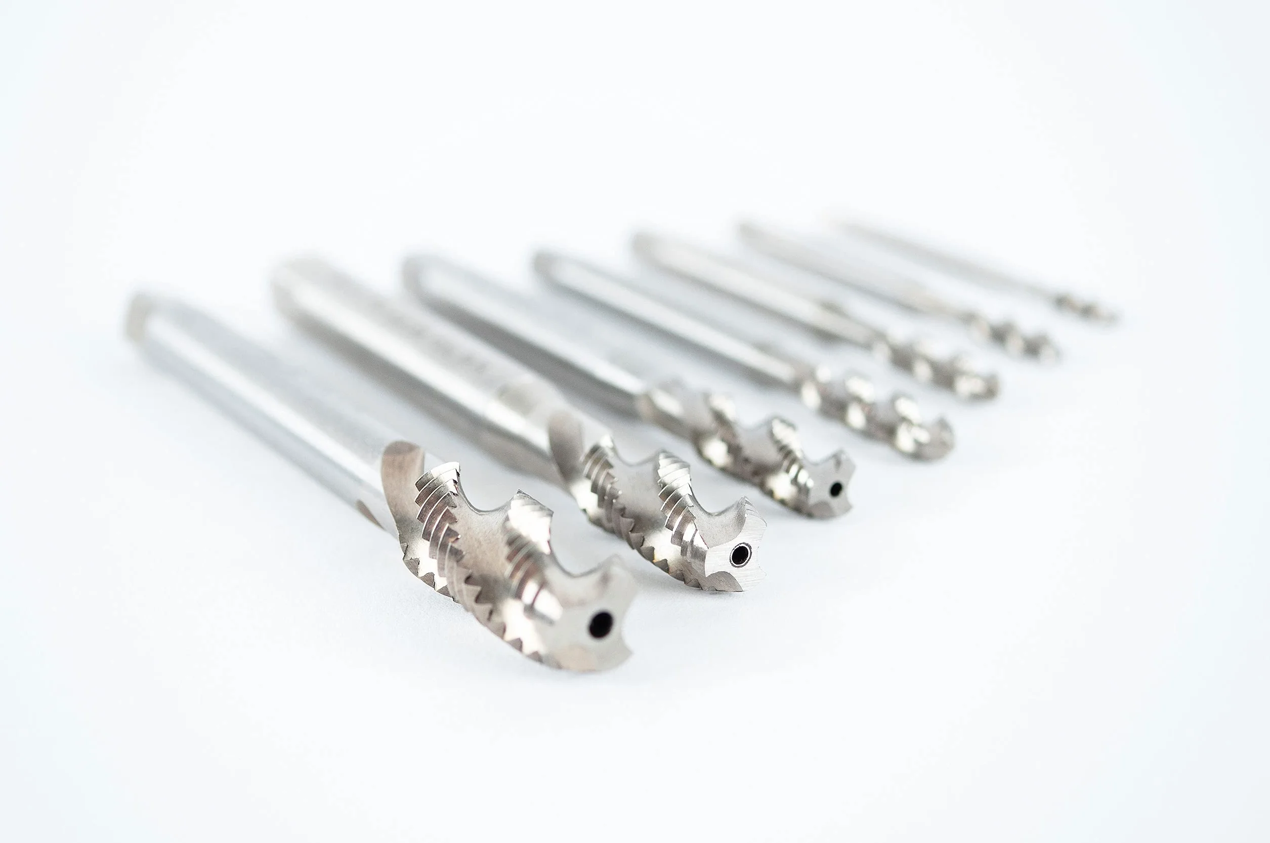 Set maschi filettati M3-M12 HSS-G 14 pezzi foro cieco forma C 35° spirale destra cassetta acciaio