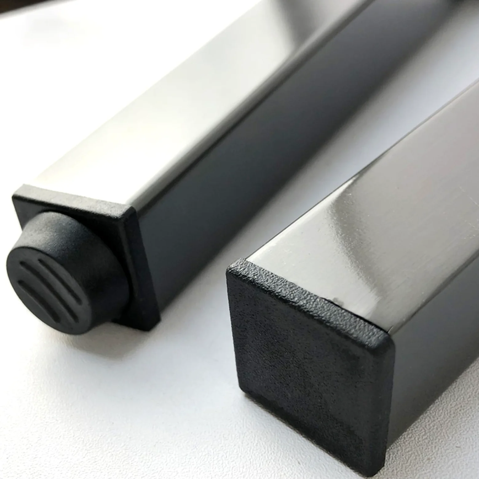 Generico Gambe per Mobili Piedini per Tavolo Conici in Acciaio Inox 4 Pezzi Neri da 25 cm Verniciati A Spruzzo Altezza Piedini per Divano: 6-30 cm Piedini per Mobile da 25 cm/9,8"