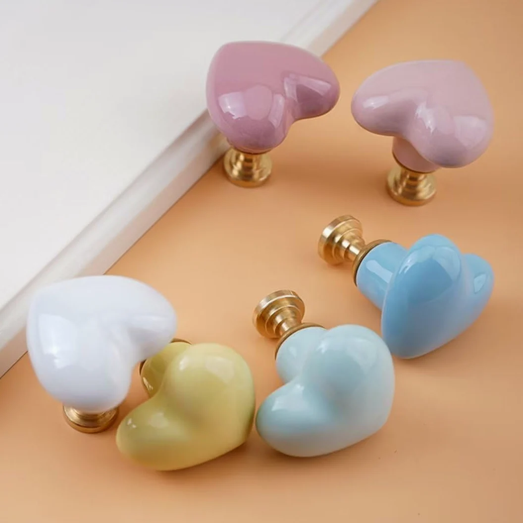 10 pomelli in ceramica a forma di cuore, per mobili da cucina, armadietti, cassetti, per la camera dei bambini, per comò, armadi, decorazioni per la casa, con base in ottone
